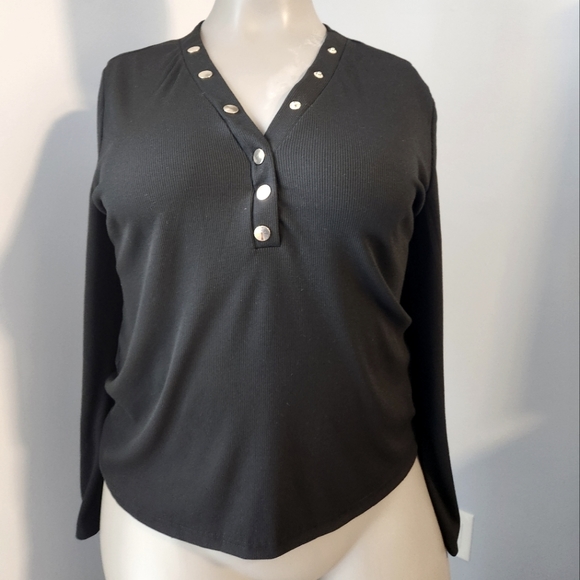 Botton Detail Long Sleeve Shirt - Picture 5 of 9